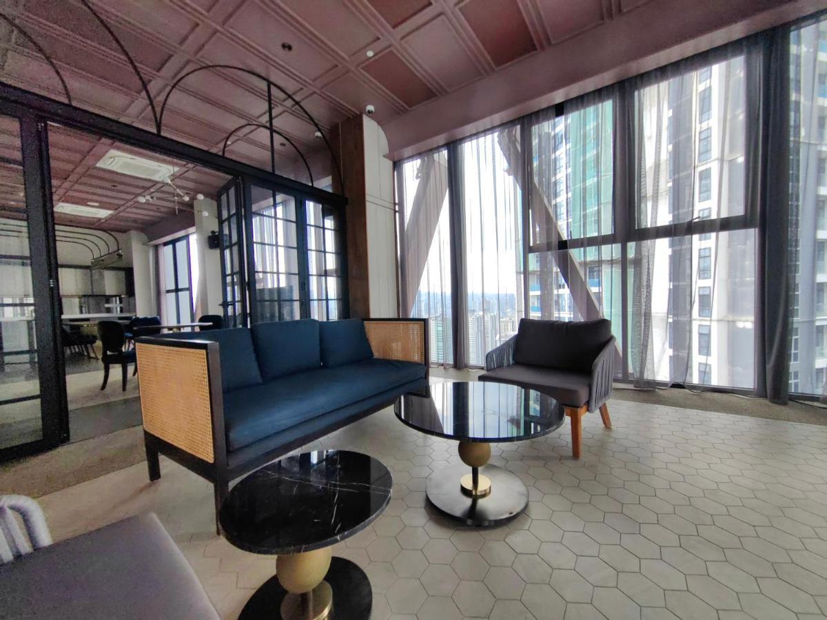 Scarletz Suites At Klcc By Veedu Hauz Kuala Lumpur Ngoại thất bức ảnh