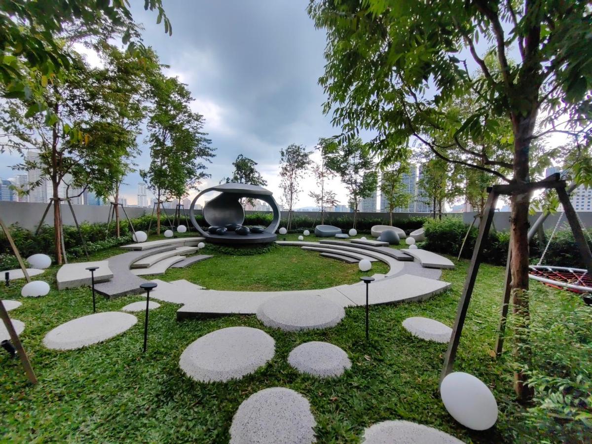 Scarletz Suites At Klcc By Veedu Hauz Kuala Lumpur Ngoại thất bức ảnh